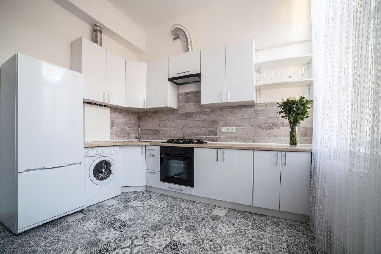 Apartament On Kulisha Street Leopoli Esterno foto